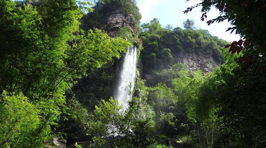 water fall in zhangjiajie