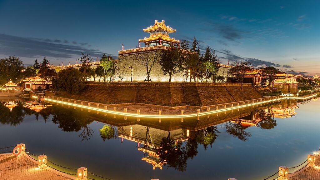 xi'an city wall night view