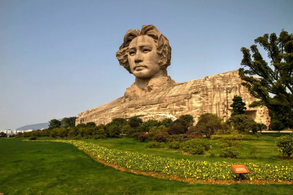 youth mao zedong statue