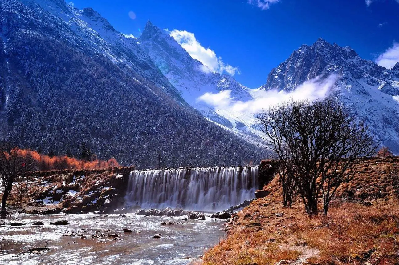 4-Day Private Chengdu Scenic Adventure Tour: Explore Dujiangyan, Bipenggou & Xiling Snow Mountain