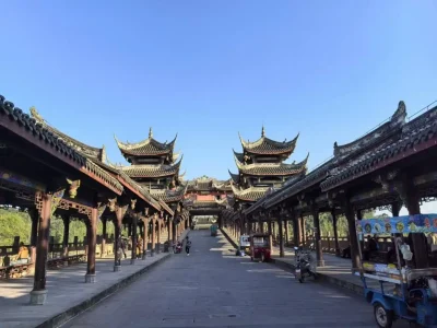 Chengdu tour Huanglongxi Ancient Town