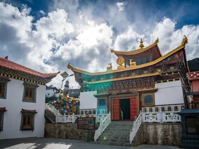 Yunnan Shangri-la tour Feilai Monastery