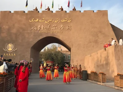 Xinjiang Tour Kashgar Old Town Gate Opening Ceremony welcome tourists