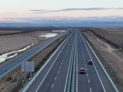 Xinjiang Tour S21 Desert Highway